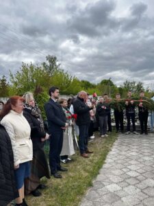 Священный долг поколений: в Озёрах возложили цветы в честь 80-летия Победы