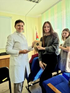 🤩Посвящение в профессию: молодым специалистам вручили сертификаты 📧на экскурсию.