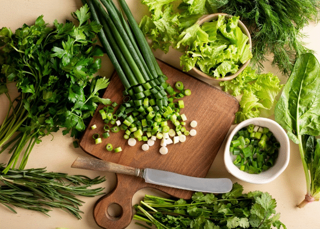 Почему полезно есть зелень?