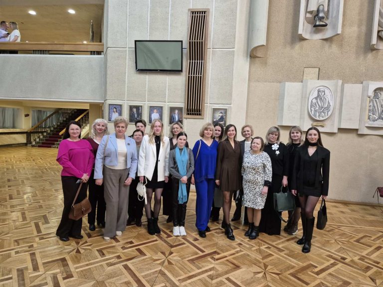 💐🌷В рамках празднования Международного женского дня 8 марта сотрудники посетили замечательный спектакль в Гродненском драматическом театре «Свадьба».