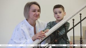 «Слышим смех детей, видим их счастливые лица». Как особенные подопечные и их мамы отдыхают в лагере Красного Креста
