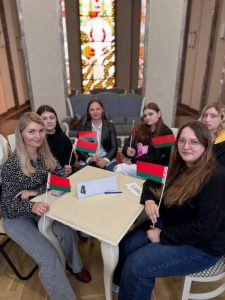 Наш молодой специалист Лукашевич Марта , помощник врача отделения профилактики приняла участие в масштабном интеллектуальном квизе ко Дню народного единства в Гродно!