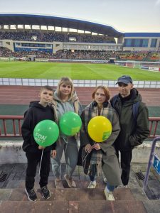 Сотрудники 4 поликлиники поддержали команду Неман